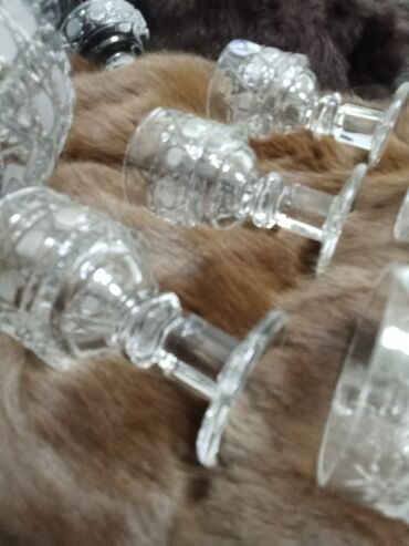 Digər dəstlər və servizlər: Büllur içki dəsti - Tərkibi: 1 ədəd qapaqlı qrafin + 6 ədəd balaca — 8