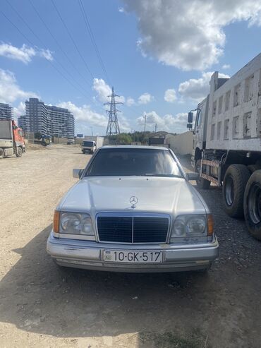 mercedes vito: Mercedes-Benz 420: 2 l | 1986 il Sedan