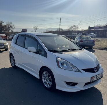 Honda: Honda Fit: 2010 г., 1.5 л, Вариатор, Бензин, Хэтчбэк at lalafo.kg — 3 Honda: Honda Fit: 2010 г., 1.5 л, Вариатор, Бензин, Хэтчбэк — 3