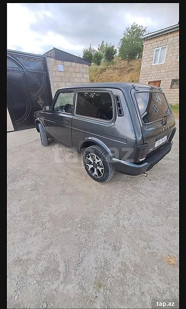 09 maşın: Avtomobil: Lada Niva (3 qapı, tam ötürücülü off-road SUV) — 4