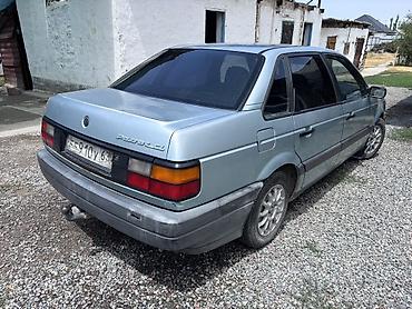 Унаа: Volkswagen Passat: 1990 г., 1.8 л, Кол менен иштөөчү, Бензин, Седан — 1