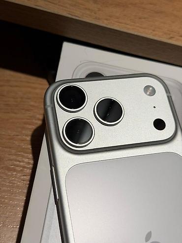iphone 3: IPhone 17 Pro, Б/у, 256 ГБ, Серебристый, Коробка, В рассрочку, 100 % — 2