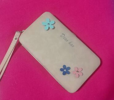 Novčanici: Torbica tri u jednom. Ima pregrade za novac, dokumenta, i deo za — 2