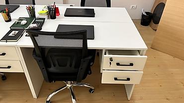 Köçlə bağlı ofis əşyaları satılır. Qiymət razılaşma yolu ilə. Paketdə