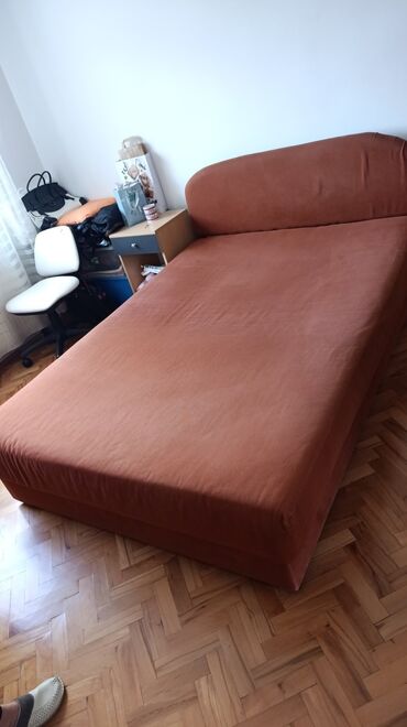 deciji kreveti sa fiokom za spavanje: HITNOOO
Krevet 2mx140cm
6000din
 Šabac bez ostecenja