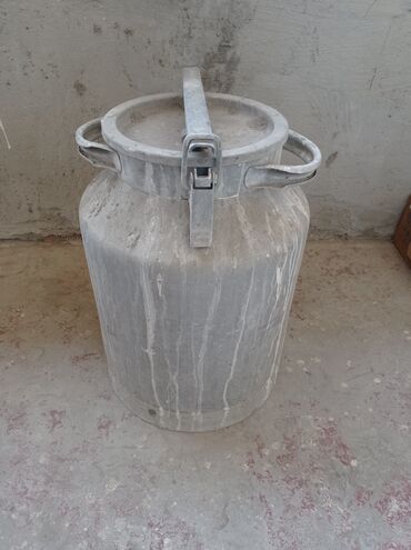 alminum qapi: Alyuminium bidon