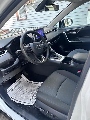 awd: Toyota RAV4: 2025 г., Бензин — 5