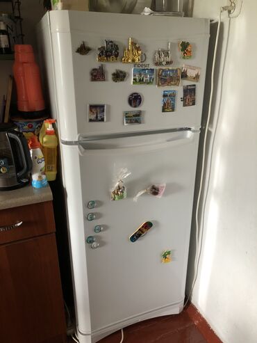 Холодильники: Холодильник Indesit, Б/у, Двухкамерный