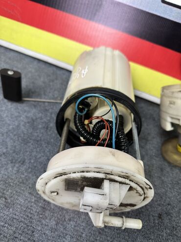 Бензонасосы: Бензонасос Audi 2001 г., Б/у, Оригинал, Германия — 2