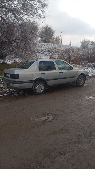 Volkswagen: Volkswagen Vento: 1992 г., 1.8 л, Механика, Бензин