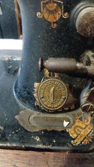 Qədim tikiş maşınları: Antik tikiş maşını – mexaniki, əl çarxlı model Xüsusiyyətlər: - Dəmir — 5