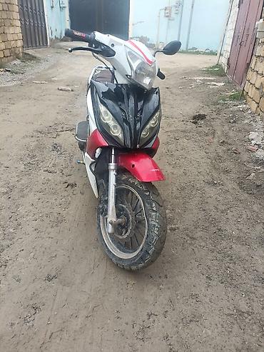 salam moped: Skuter/moped satılır - Kuzov rəngi: qırmızı-ağ-qara kombinasiyası - — 4