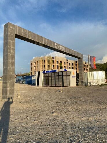 ош уй алам: 4 бөлмө, 111 кв. м, Элитка, 3 кабат, ПСО (өзү оңдоп түзөтүп бүтүү үчүн)