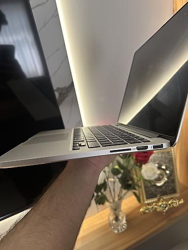 macbook pro 2017 i5: Macbook Pro 13 inch early satılır. Prosessor 2,7 GHz iki nüvəli İntel — 4