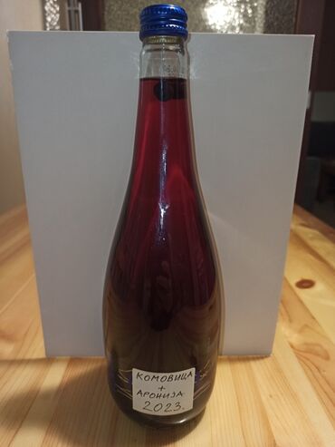 Čaj, kafa, pića: Komovica sa aronijom. 750ml-1000din — 2