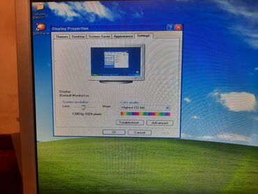 Monitori: LCD LG monitor za desktop racunar, kompjuter.
Ispravan.
Bez kablova — 17