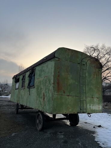 вагон бытовка цена: Продаю строительный вагон. Размер: 2.7м на 8м. На колёсах. Имеется