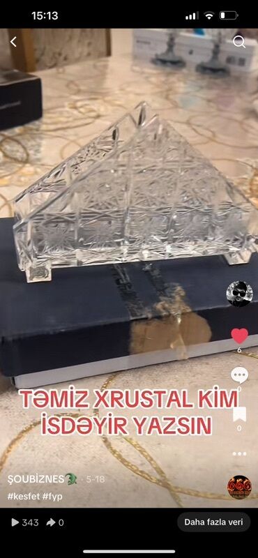 Salfet qabları: Kristaldan hazırlanmış, piramida formasında, dekorativ salfet qabıdır