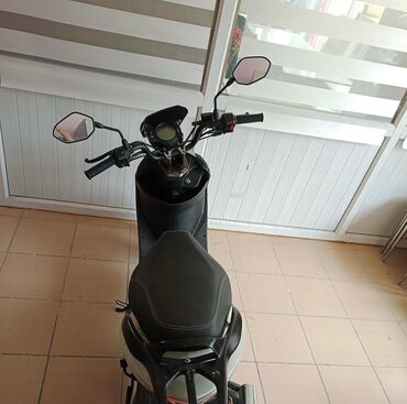 Mopedlər,skuterlər: Skuter – Aerox Ares model - Rəng: boz-gümüşü gövdə, qara üst panel — 9