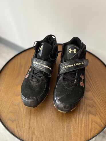 Кроссовки и спортивная обувь: Футбольные бутсы Under Armour (оригинал)
В хорошем состоянии
Размер 44
