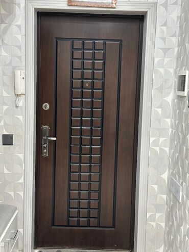 işlənmiş seyf qapıları: Seyf qapi 150azn. Hundurluk 2m En 80sm. Çerçive ilə ölçəndə 90sm