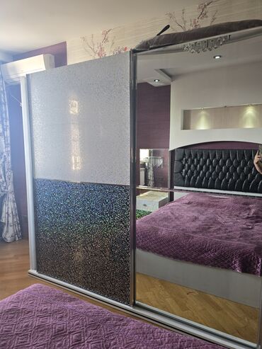 Divan və masa dəstləri: İşlənmiş, Kupe, 2 qapılı Düz dolab, Qarderob, paltar dolabı