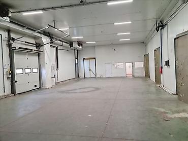 Nekretnine: Izdaje se zgrada 3200m2 . Deljiva na nezavisne celine od 200m2 na — 5