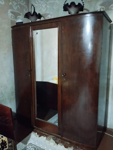 угловой шкаф в гостиную: Гардеробный шкаф, Б/у, 2 двери, Распашной, Прямой шкаф, Россия