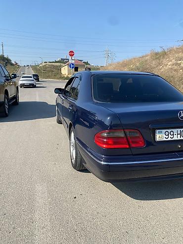 pirus 50 kuza: Mercedes-Benz E-Class: 2.2 l | 1999 il Sedan — 4