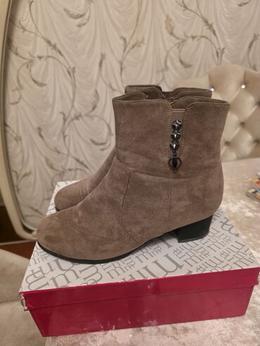 Botinka və botilyonlar: Ölçü: 40, rəng - Qara, İşlənmiş — 4