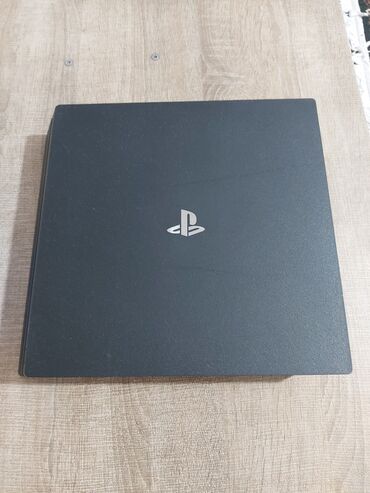 PS4 (Sony PlayStation 4): Продам ps4 pro 1000gb 5игр: mortal kombat 11, fifa24, ghoust of
