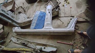 Другие детали кузова: Митсубиси паджеро 3 
порог левый 8000
задняя часть 5000