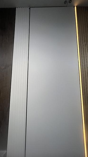 standing mirror: Встроенный шкаф-купе с гладкой матовой фасадной панелью. - Раздвижная — 1