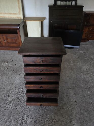 Stilske komode: Elegantna drvena komoda sa pet fioka, idealna za odlaganje raznih — 5