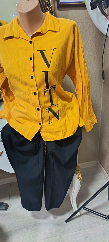 Ziyafət donları: Zərif ziyafət geyimləri dəsti 1) Yaşıl maxi don - Dərin V-yaxa, ön — 14