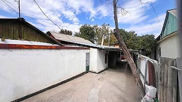 Продажа полдома: Продам Участок 2,8 соток, дом саман 59м2, р-н КНУ, 120т$ Есть — 15