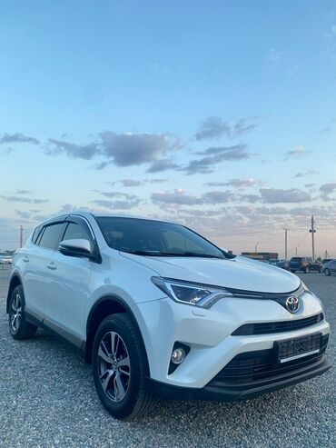 самая деловая машина: Продается! Белый кроссовер 2016 года Toyota RAV4 с характерным