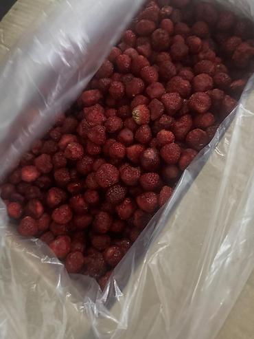 оптом мясо говядина: Замороженная клубника в коробках с полиэтиленовым вкладышем. Ягоды — 5