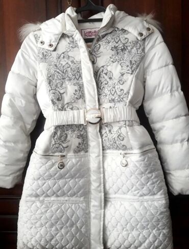 белое пальто: Зимнее пальто на девочку лет 7-9
Ростовка 134 см