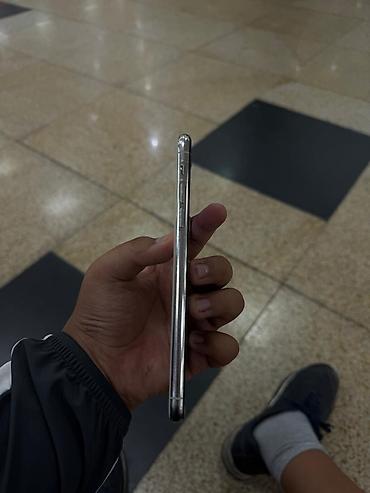 Apple iPhone: IPhone 11 Pro Max, Б/у, 64 ГБ, White Titanium, Чехол, 75 % — 4