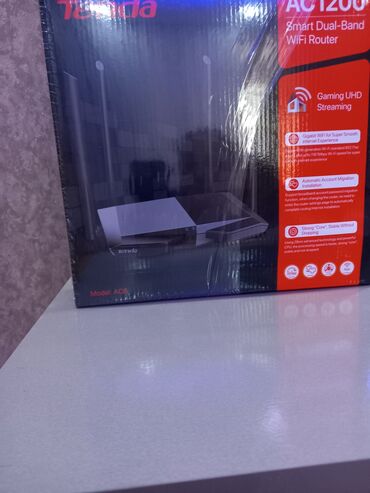 Monitorlar: Tenda AC1200 Smart Dual-Band Wi-Fi Router, ev və ya ofis şəbəkəsini