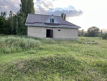70 сом: Продаётся дом с мансардой на просторном участке. Основные — 4