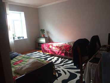 Otaqların uzunmüddətli kirayəsi: Satilir geniş və işıqlı otaq 2 otaq 1 zal metbex hamam ayaq yolu — 4