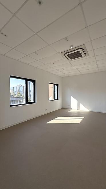 сниму офис в бишкеке: Сдаю Офисный кабинет: 44 м², В бизнес центре, С ремонтом, Первая линия — 3