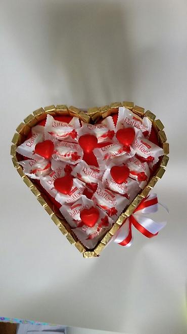 Подарки и сувениры: Подарочные композиции из шоколадок, цветов,мягких игрушек . ко — 13