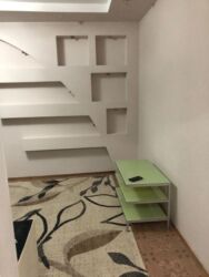 сдаю квартиру бишкек 2023 долгосрочно: 3 комнаты, Агентство недвижимости, Без подселения, С мебелью полностью