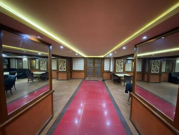 Restoran, kafelər: İçəri şəhər metrosunun yaxınlığında, 360 kv sahəsi olan (yarızirzəmi — 14