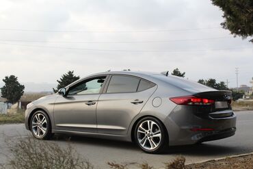 Hyundai: Hyundai Elantra: 2 l | 2018 il Sedan — 2