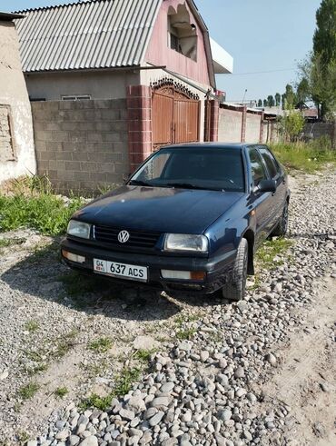 Volkswagen: Volkswagen Vento: 1992 г., 2 л, Механика, Бензин, Седан