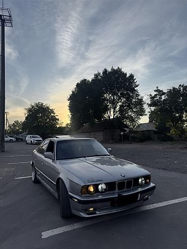 боз белер: BMW 5 series: 1990 г., 2.5 л, Кол менен иштөөчү, Седан — 4